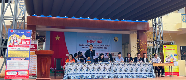 Tư vấn tuyển sinh, hướng nghiệp cho học sinh THPT trên địa bàn huyện Ea H’Leo